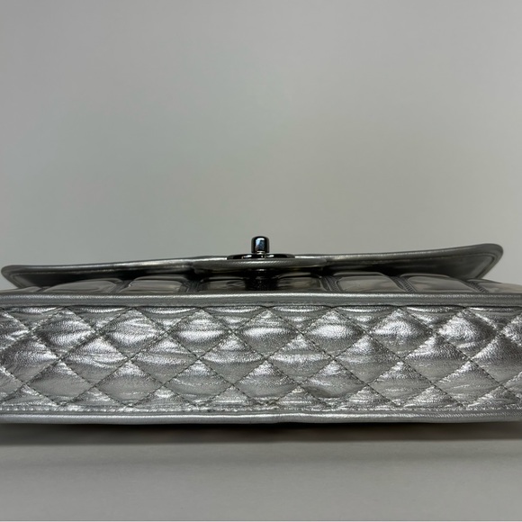 CHANEL Rare & Iconic ICE CUBE Metallic Logo Flap shoulder bag - Picture 3 of 14